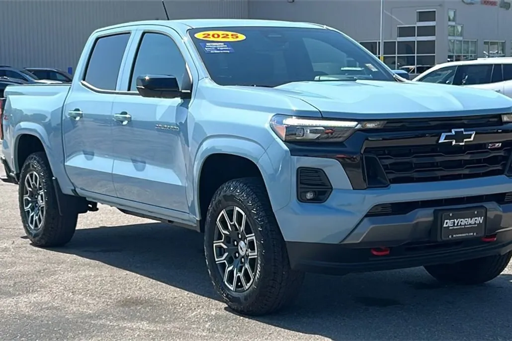 2025 Chevrolet Colorado Z71 photo 1