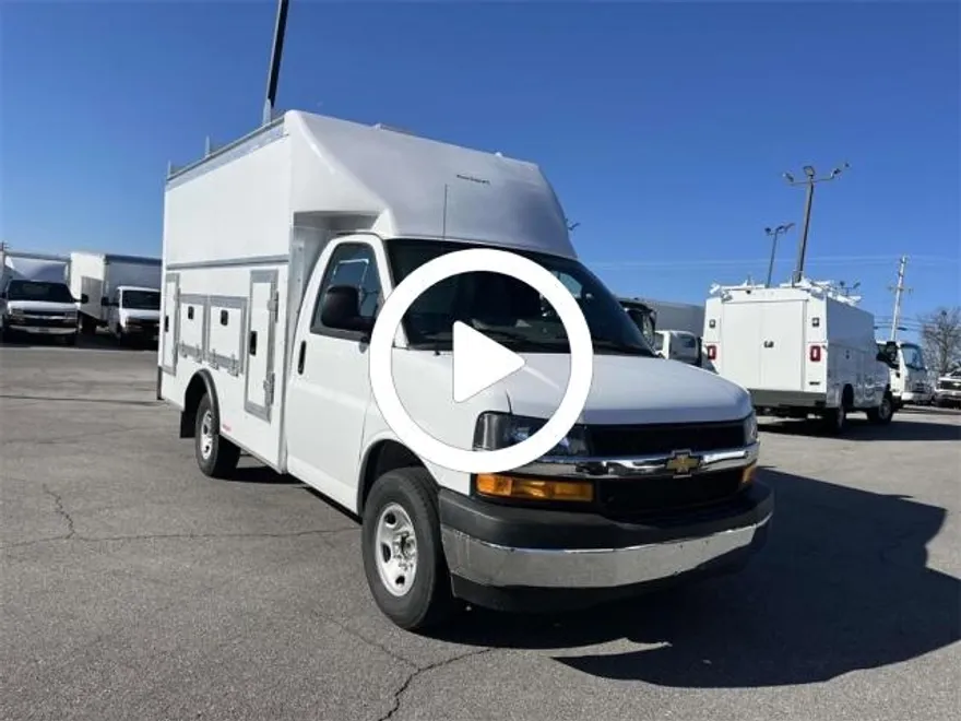 2025 Chevrolet Express Cutaway 3500 photo 1