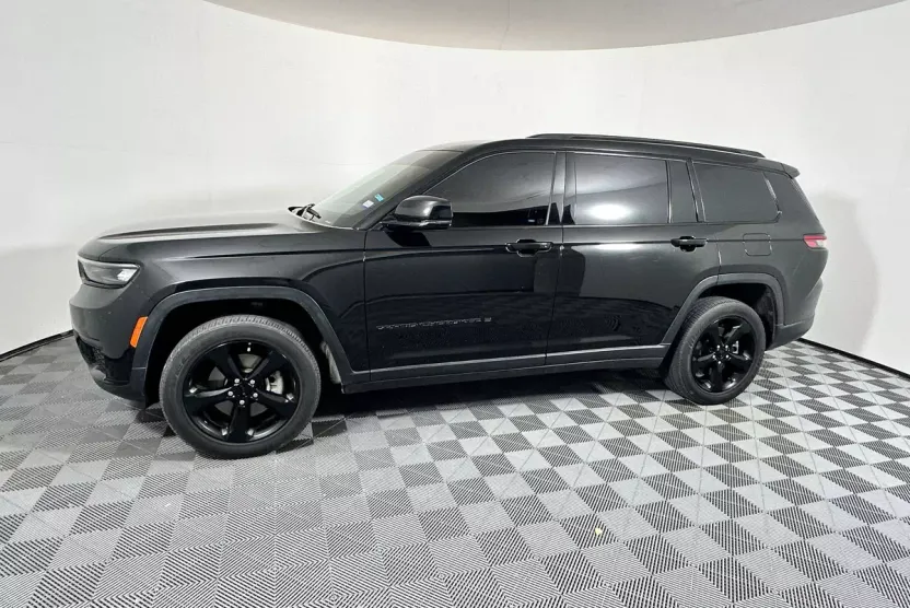2023 Jeep Grand Cherokee Altitude photo 1