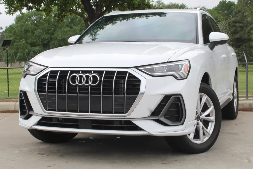 2023 Audi Q3 S line Premium Plus photo 1