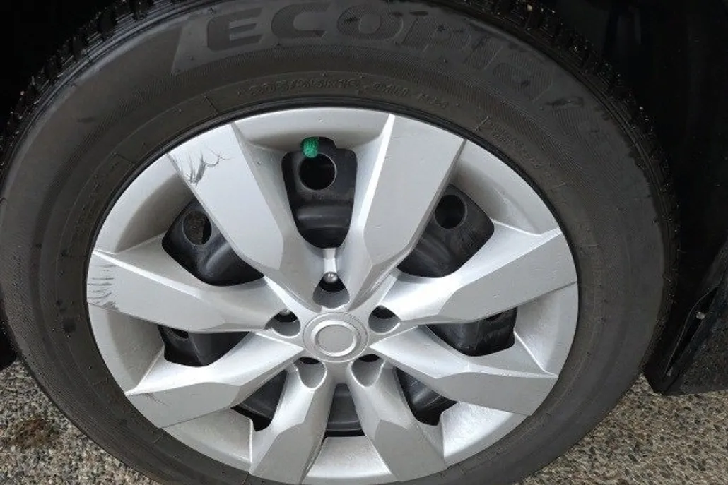 2016 Toyota Corolla LE photo 1