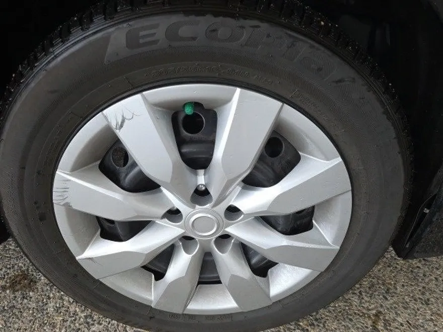 2016 Toyota Corolla LE photo 1