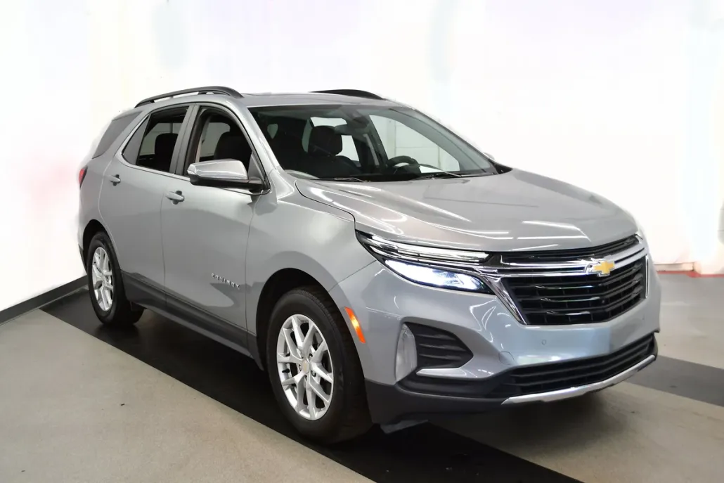 2023 Chevrolet Equinox LT photo 1