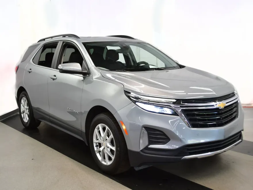 2023 Chevrolet Equinox LT photo 1