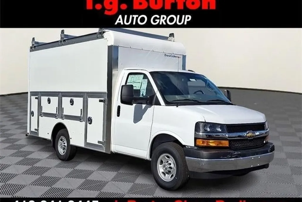 2025 Chevrolet Express Cutaway 3500 Base photo 1