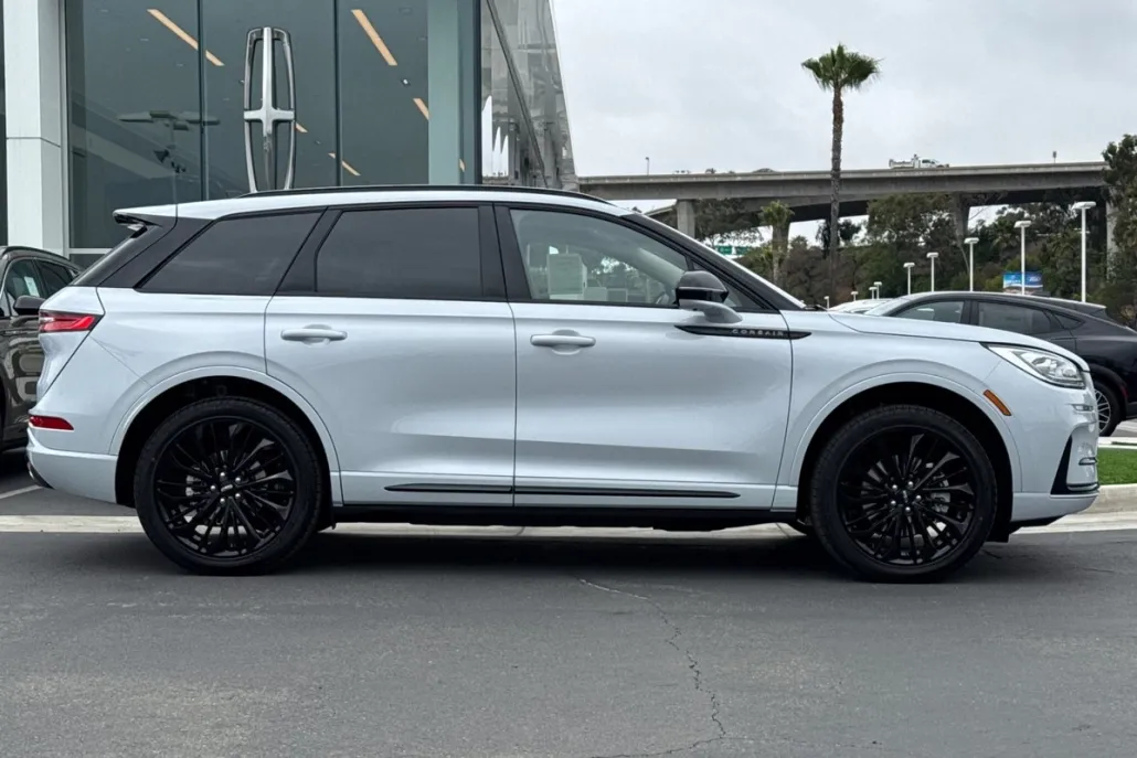 2025 Lincoln Corsair Grand Touring photo 1