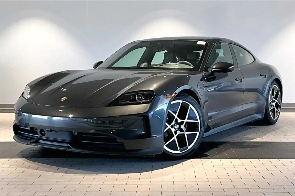 2025 Porsche Taycan photo 1