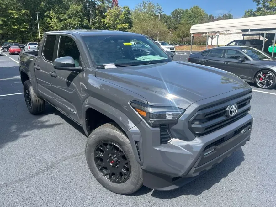 2025 Toyota Tacoma SR5 photo 1