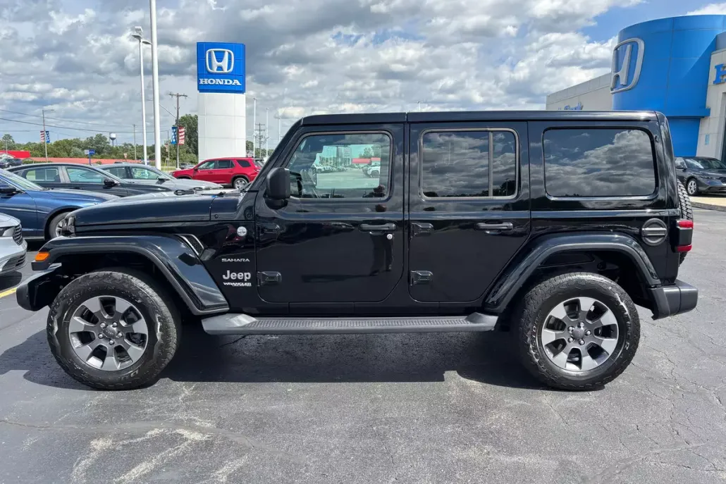 2019 Jeep Wrangler Unlimited Sahara photo 1