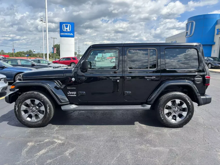 2019 Jeep Wrangler Unlimited Sahara photo 1