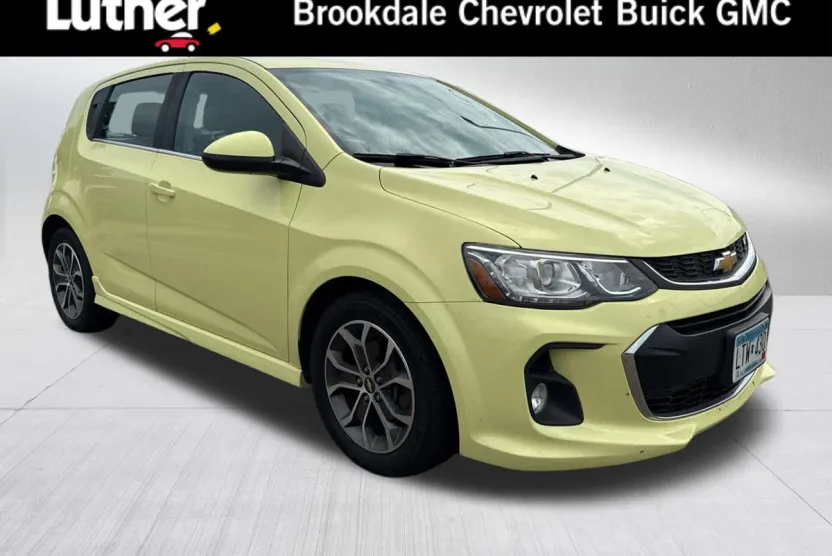 2017 Chevrolet Sonic LT photo 1
