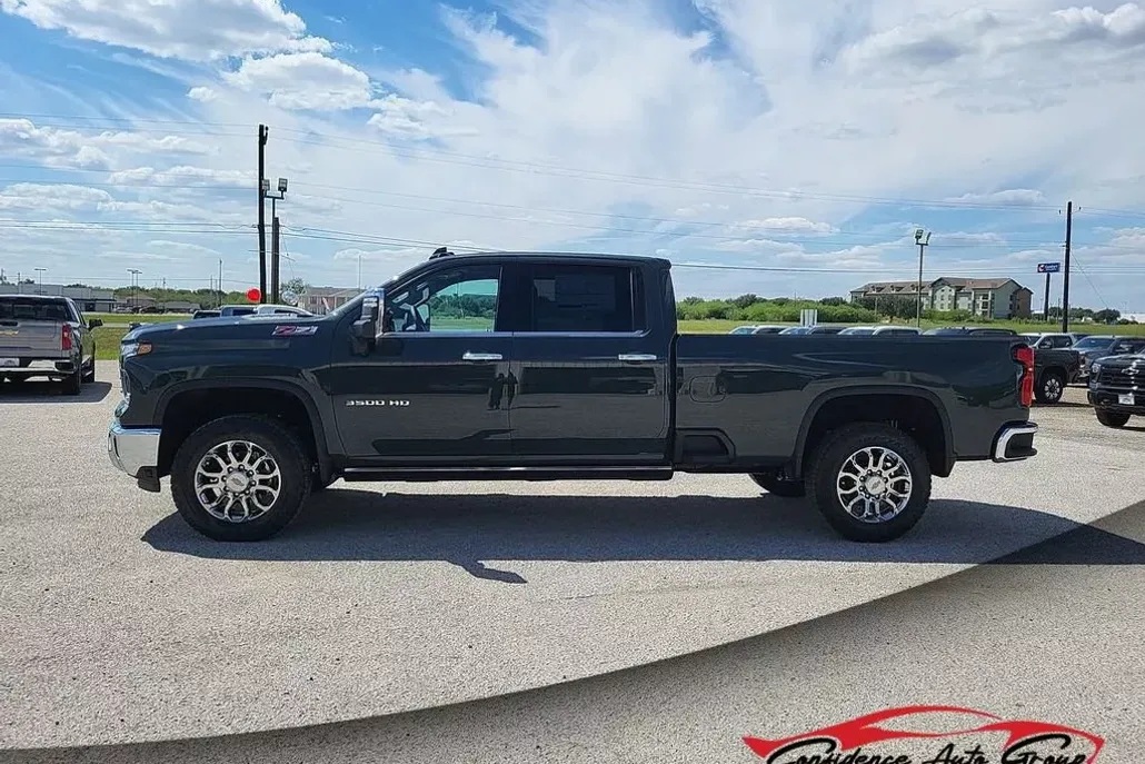 2026 Chevrolet Silverado 3500HD LTZ photo 1