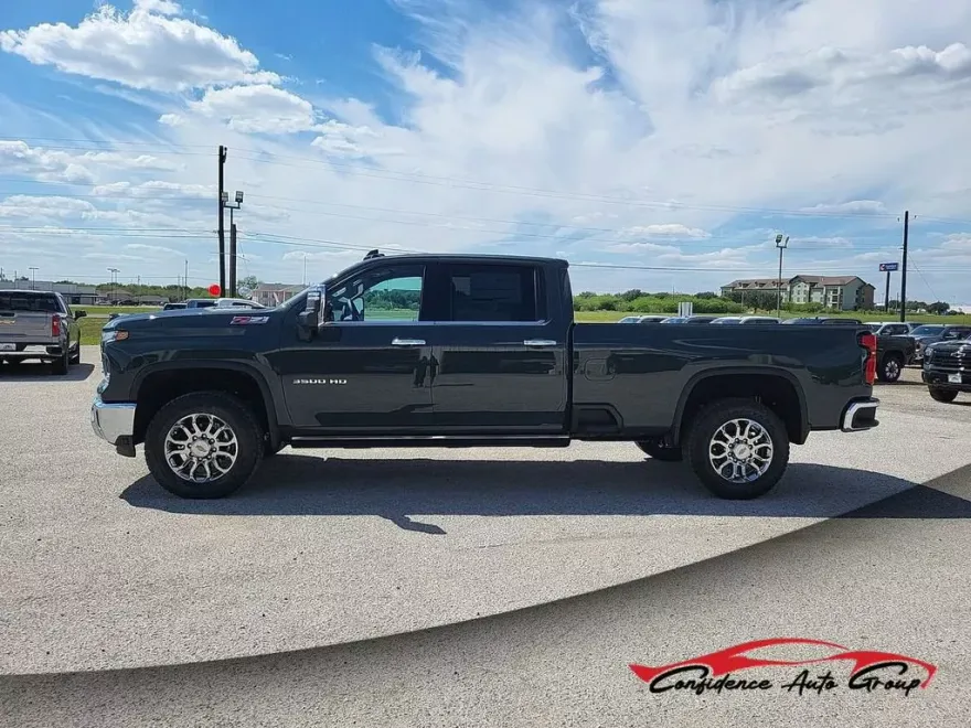 2026 Chevrolet Silverado 3500HD LTZ photo 1