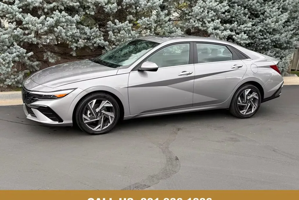2025 Hyundai Elantra SEL Convenience photo 1