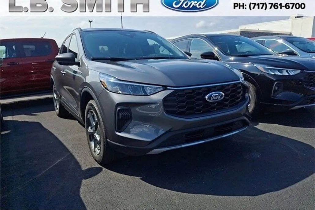 2025 Ford Escape ST-Line photo 1