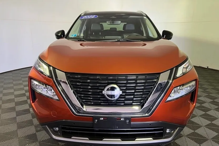 2022 Nissan Rogue SL photo 1