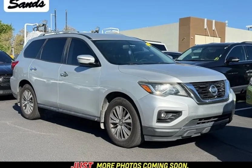 2018 Nissan Pathfinder SV photo 1