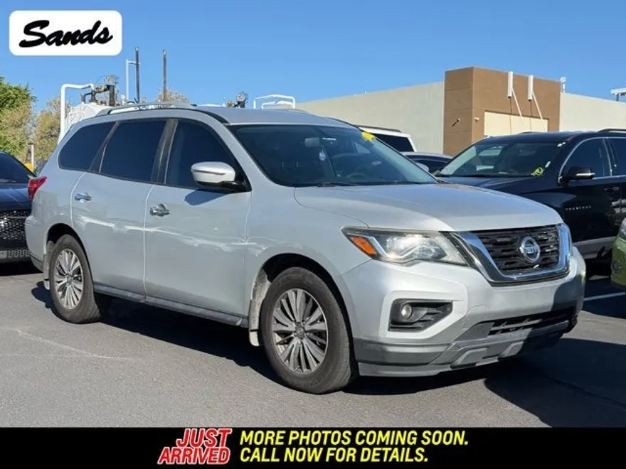 2018 Nissan Pathfinder SV photo 1