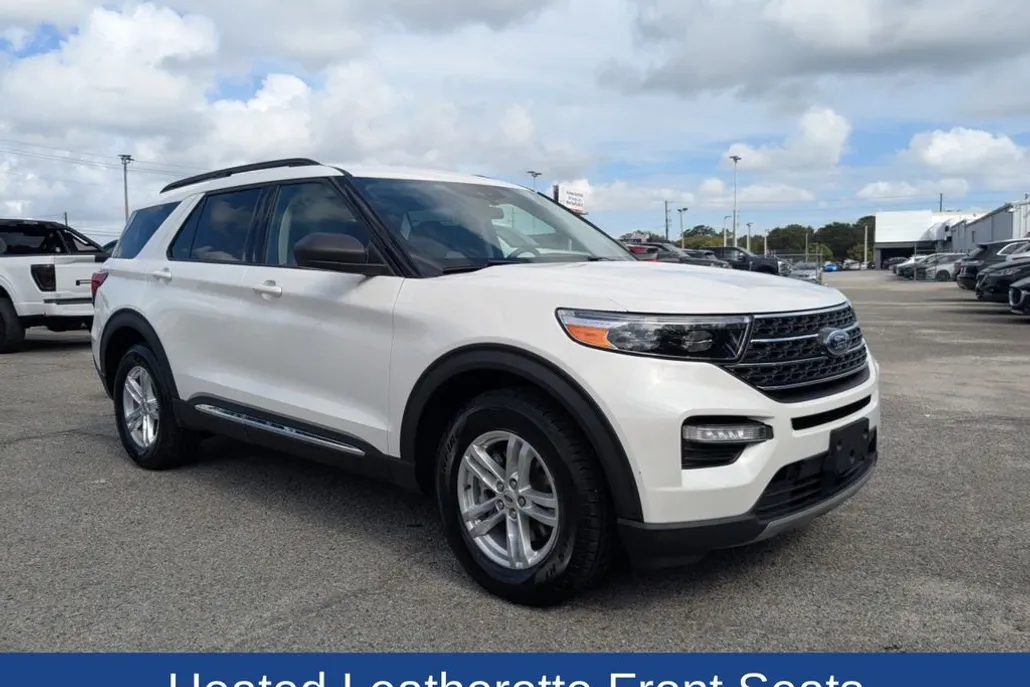 2022 Ford Explorer XLT photo 1