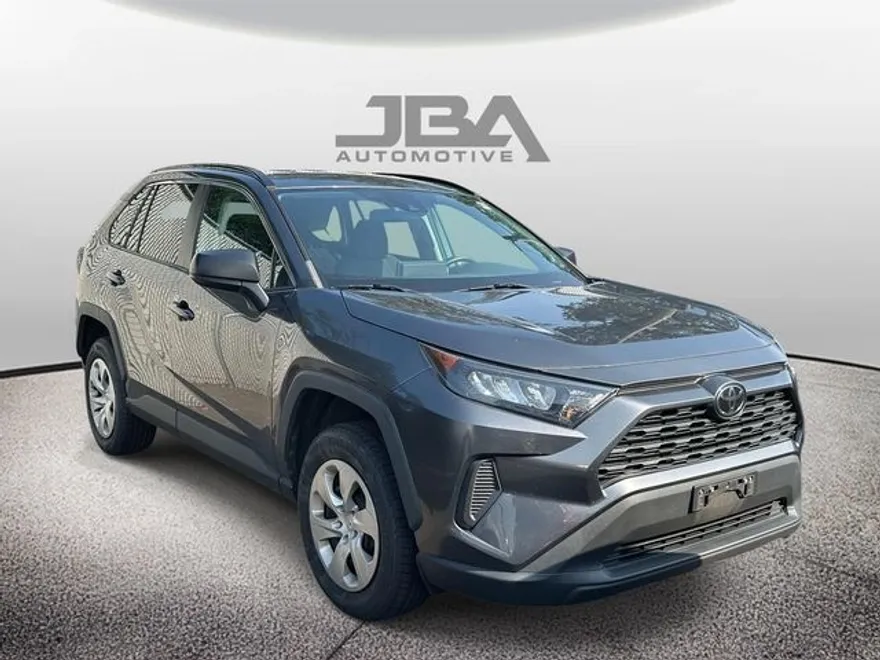 2020 Toyota RAV4 LE photo 1