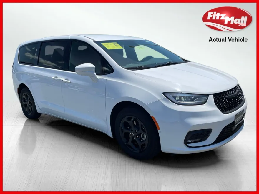 2022 Chrysler Pacifica Hybrid Touring L photo 1