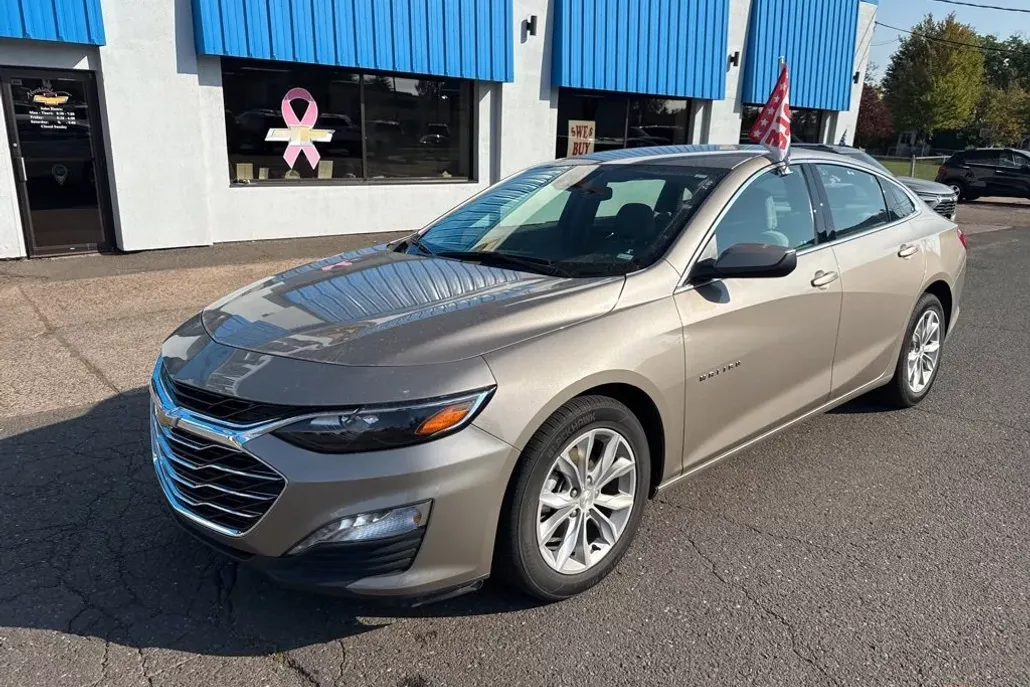 2024 Chevrolet Malibu 1LT photo 1