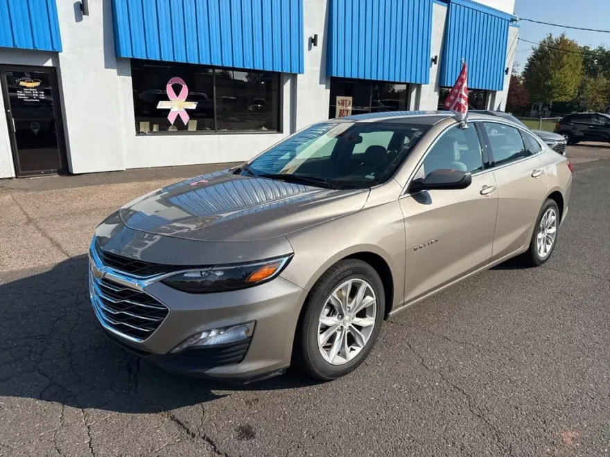 2024 Chevrolet Malibu 1LT photo 1