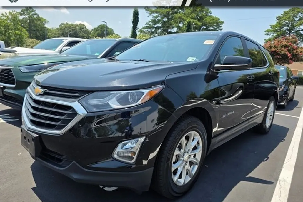 2021 Chevrolet Equinox LT photo 1