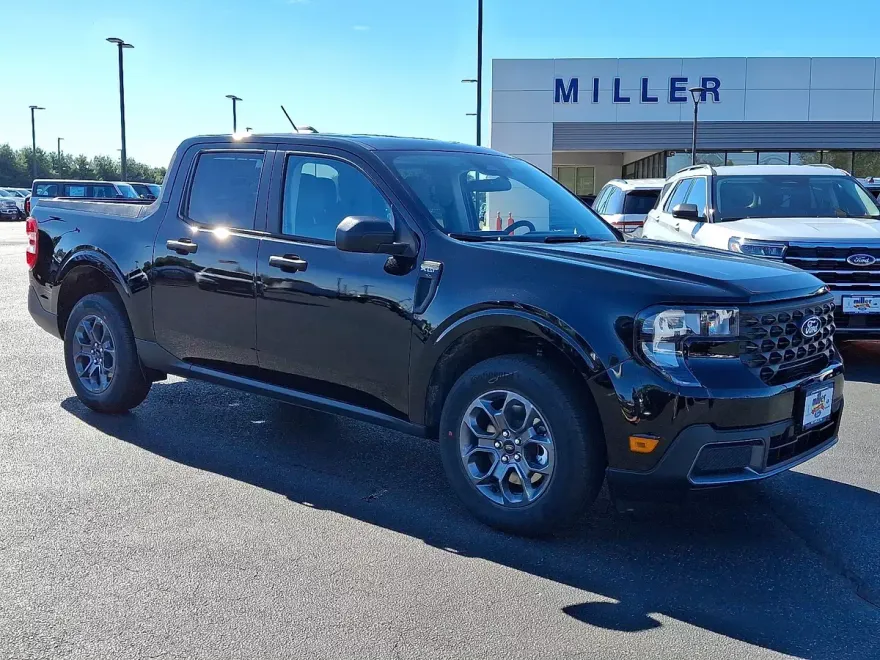 2025 Ford Maverick XLT photo 1