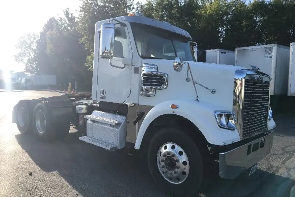 2020 Freightliner SD122 photo 1
