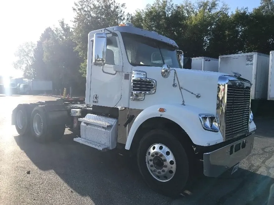 2020 Freightliner SD122 photo 1