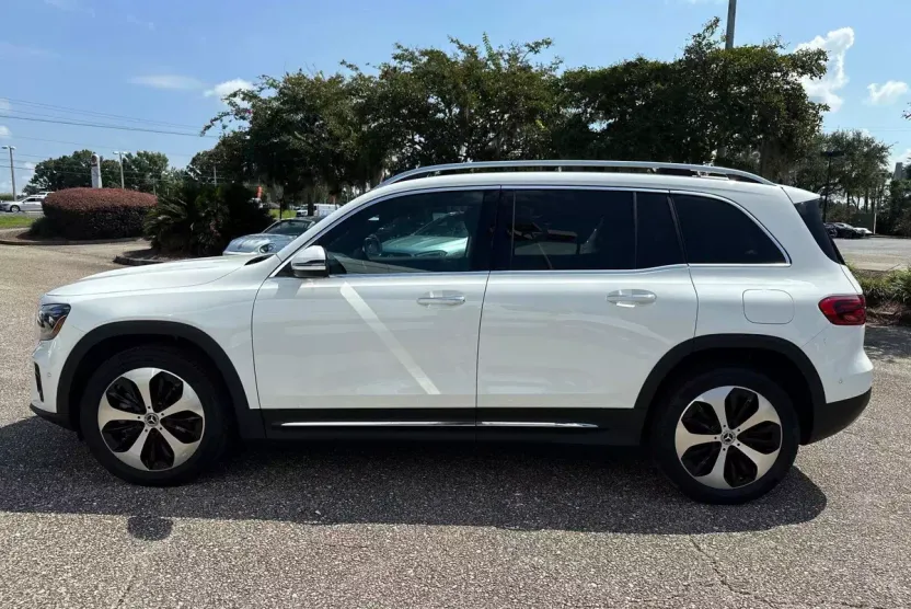 2024 Mercedes Benz GLB 250 photo 1