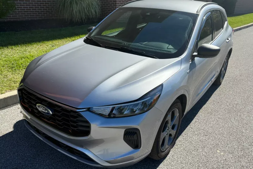 2023 Ford Escape ST-Line photo 1