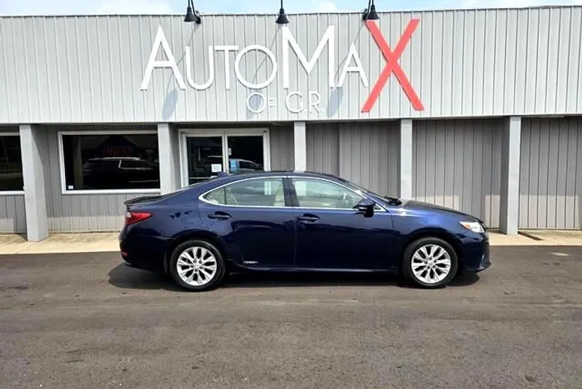 2015 Lexus ES 300h photo 1