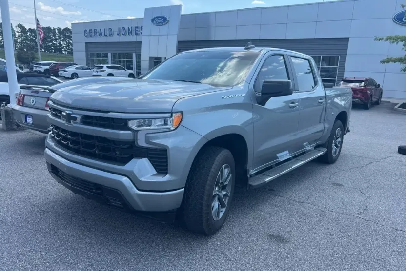2025 Chevrolet Silverado 1500 RST photo 1