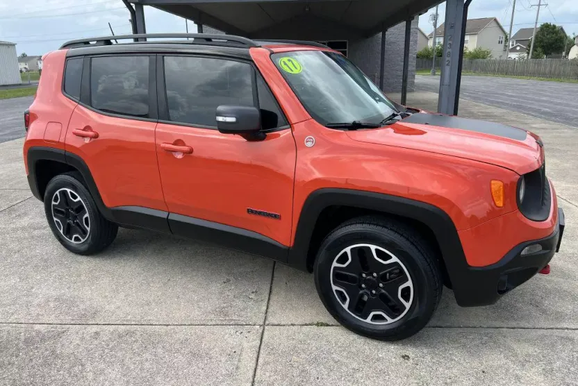 2017 Jeep Renegade Trailhawk photo 1