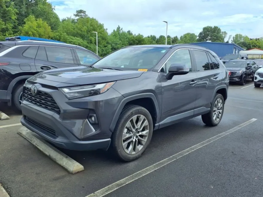 2023 Toyota RAV4 XLE Premium photo 1