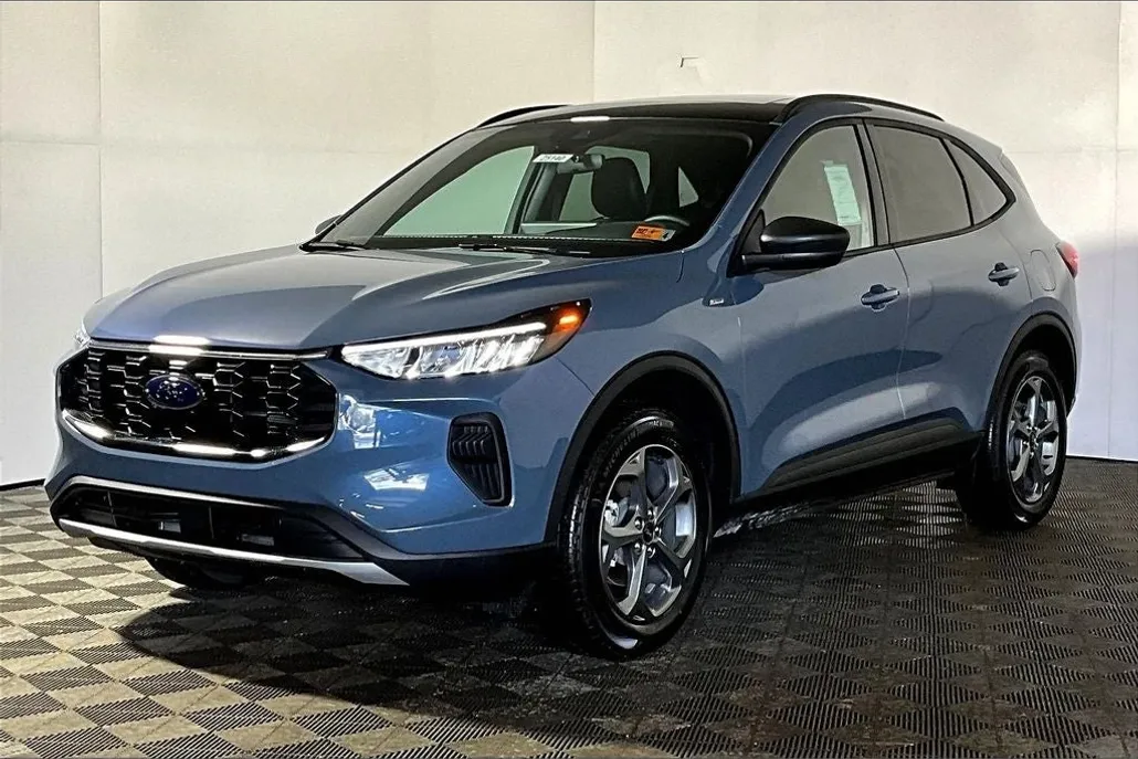 2025 Ford Escape ST-Line photo 1