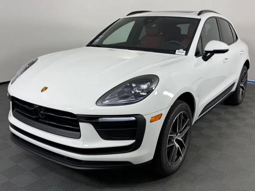 2026 Porsche Macan T photo 1