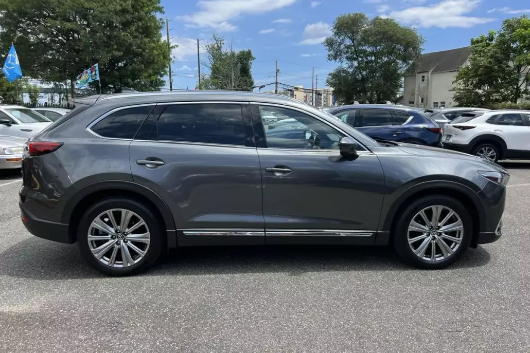 2023 Mazda CX-9 Signature photo 1