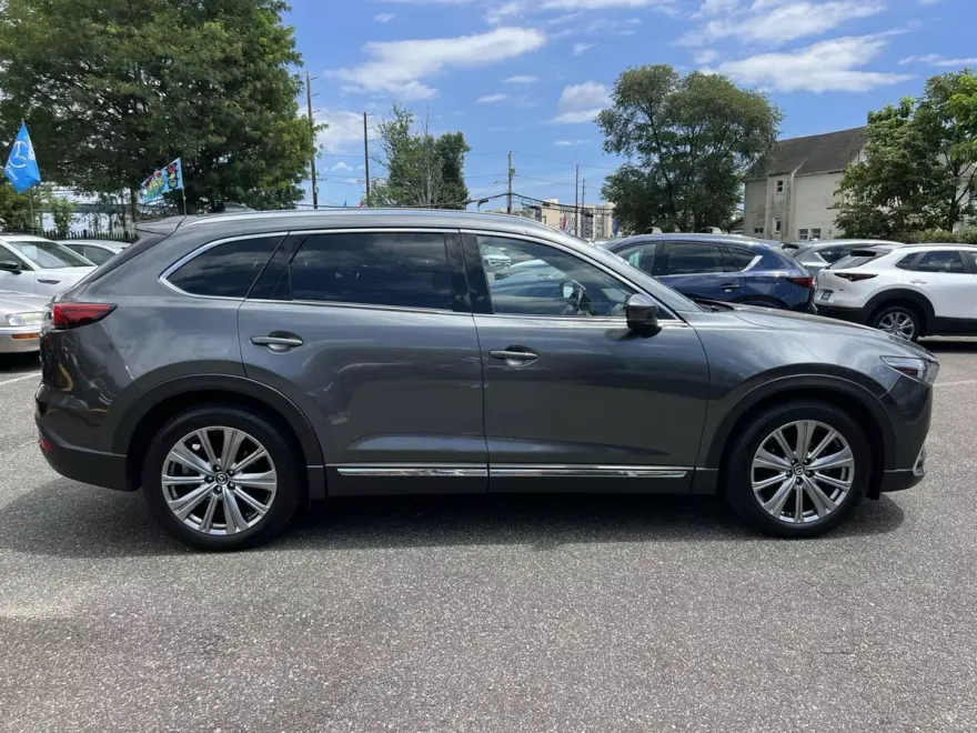 2023 Mazda CX-9 Signature photo 1