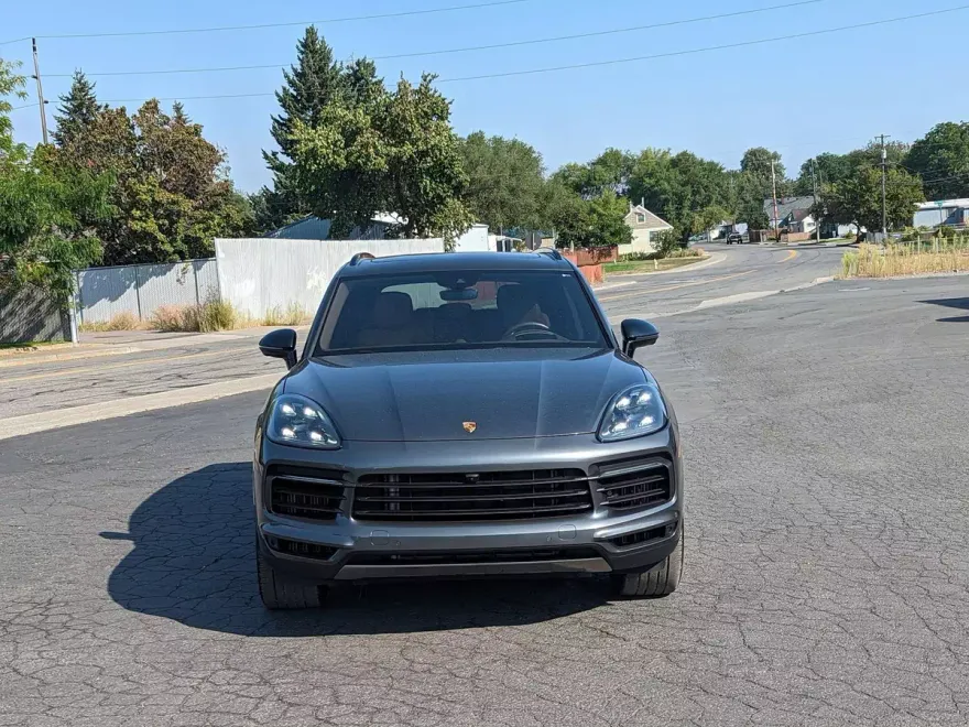 2023 Porsche Cayenne S photo 1