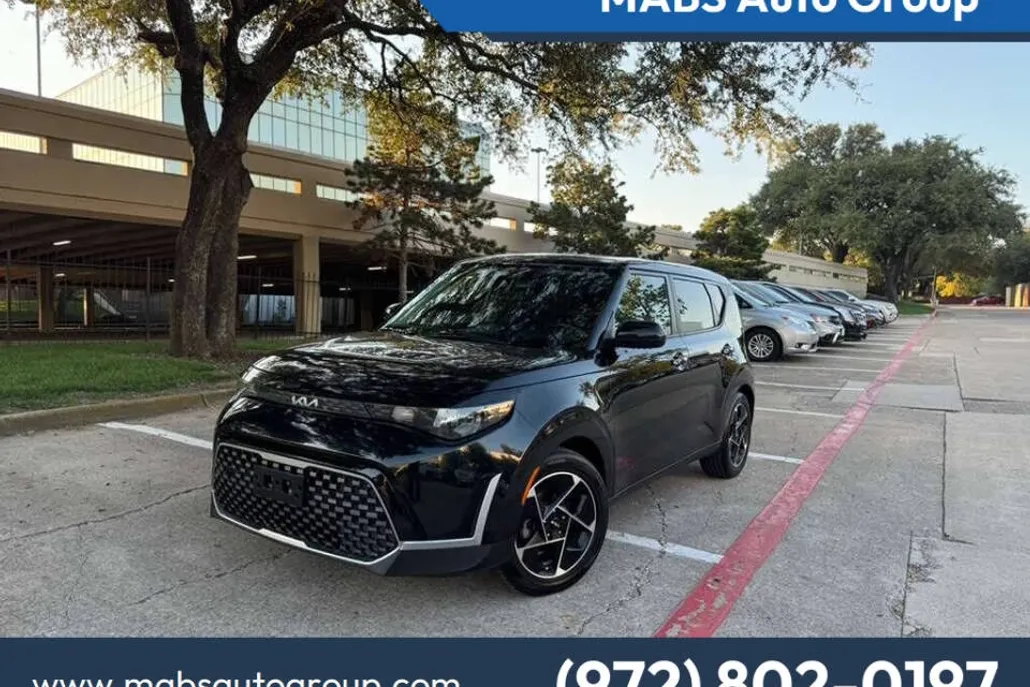 2023 Kia Soul EX photo 1