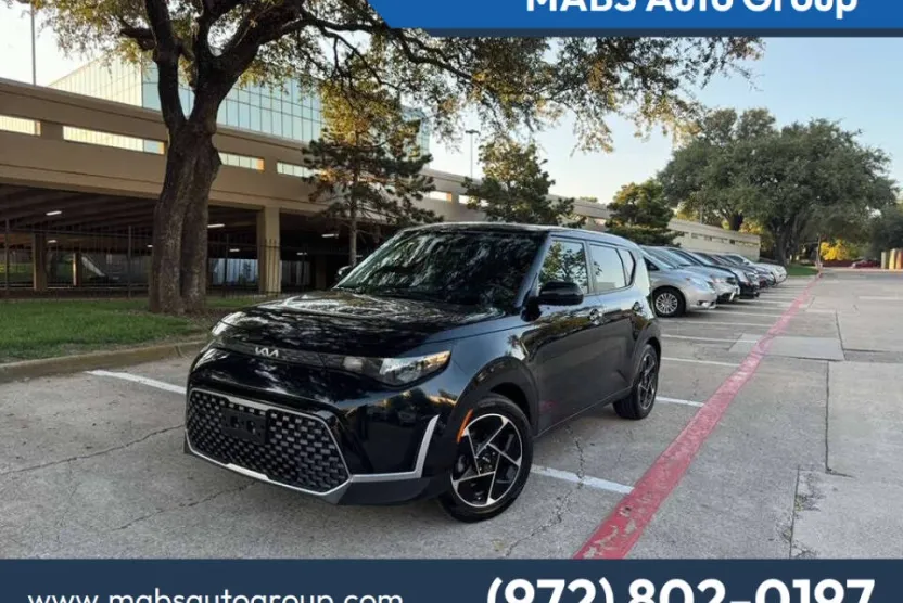 2023 Kia Soul EX photo 1