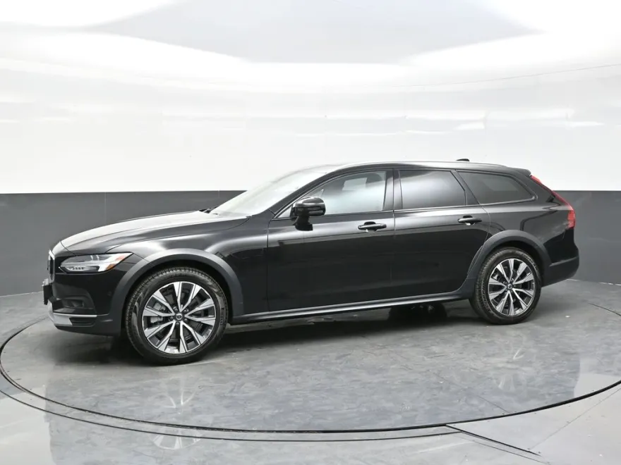 2023 Volvo V90 Cross Country B6 Plus photo 1