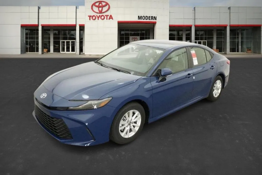 2025 Toyota Camry LE photo 1
