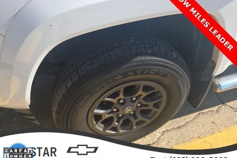 2017 Toyota Tacoma SR5 photo 1