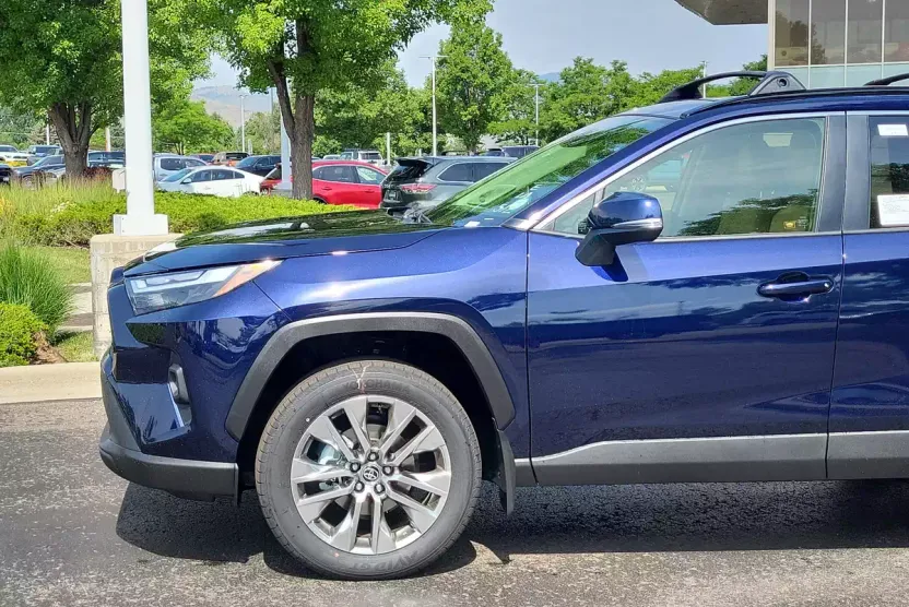 2025 Toyota RAV4 XLE Premium photo 1