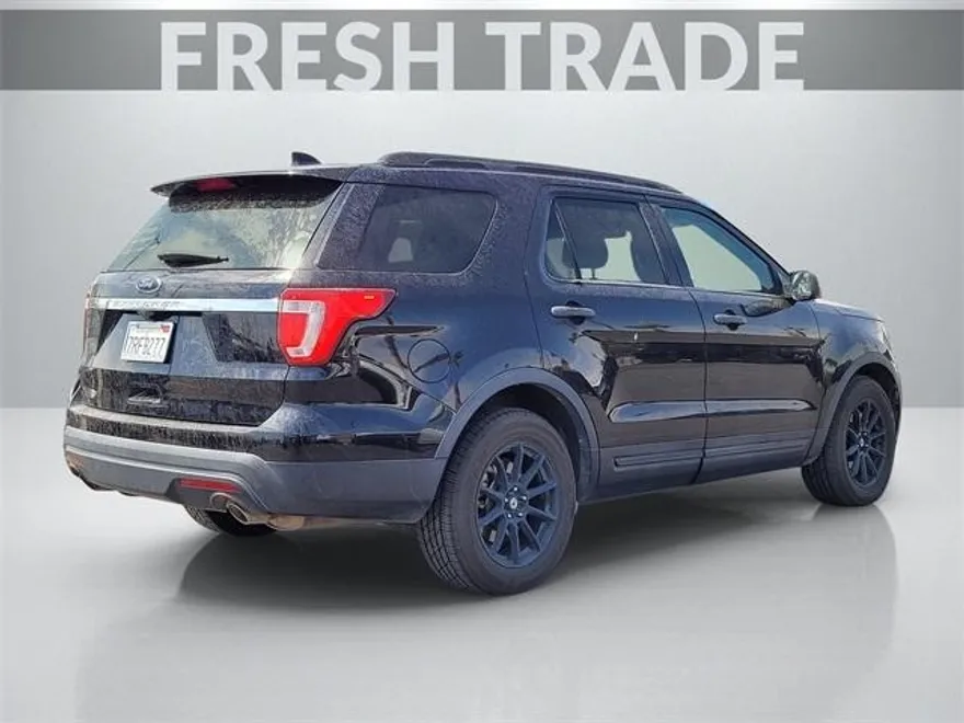 2016 Ford Explorer Base photo 1