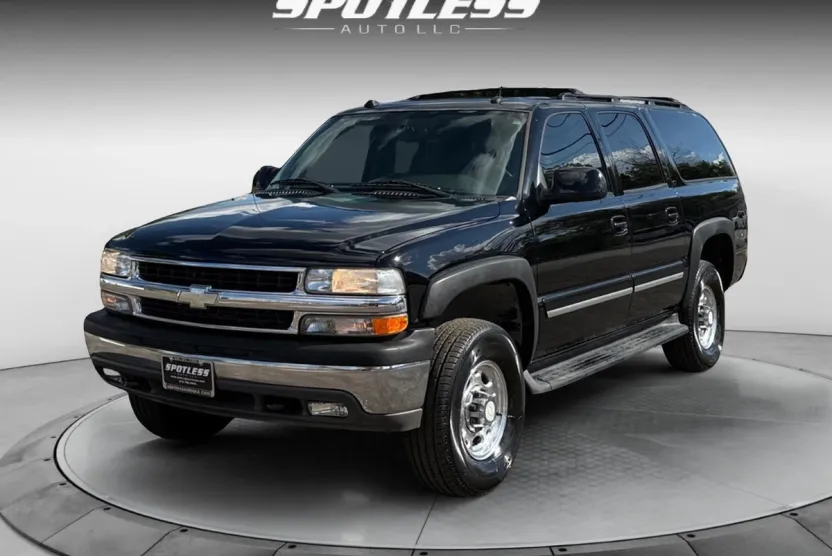 2005 Chevrolet Suburban 2500 LT photo 1
